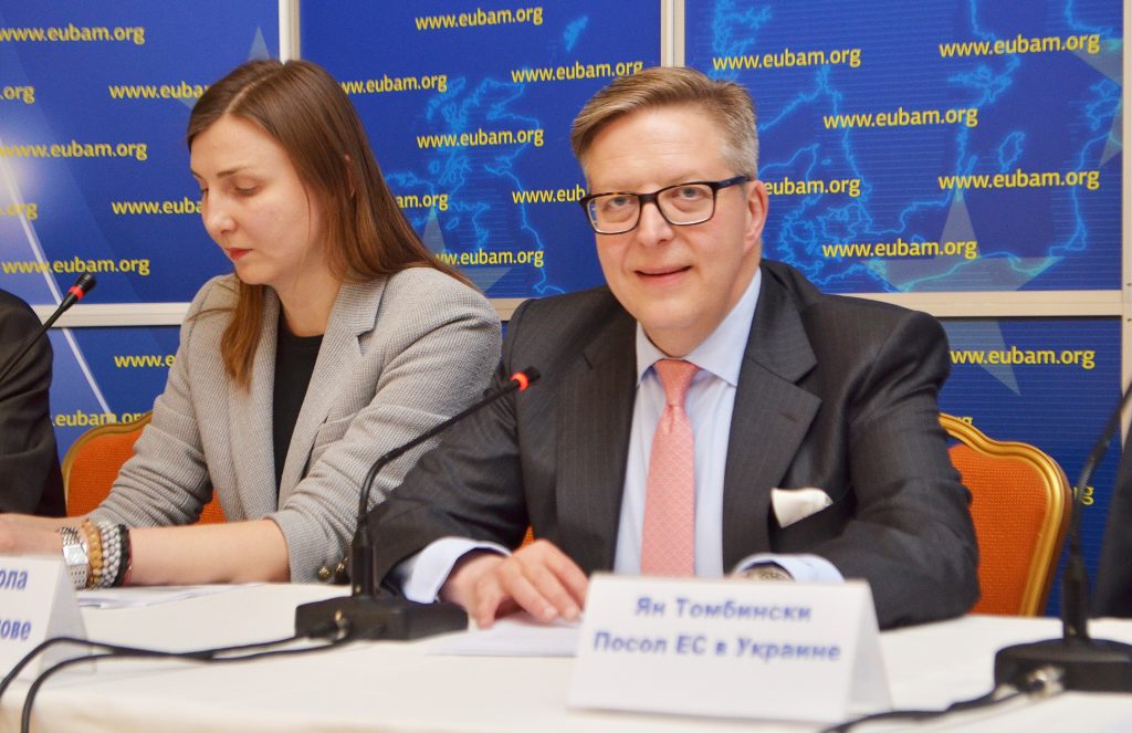 Пиркка Тапиола, Глава Представительства Европейского Союза в Республике Молдова (справа)