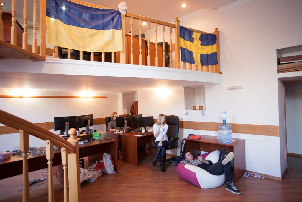 В одесском офисе ИТ-компании Beetroot соседствуют украинский и шведские флаги